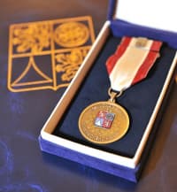 Hejtman udělí Záslužné medaile LK příslušníkům IZS